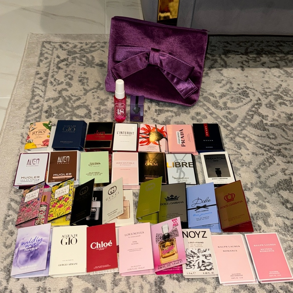 Fragrance sample set with bag